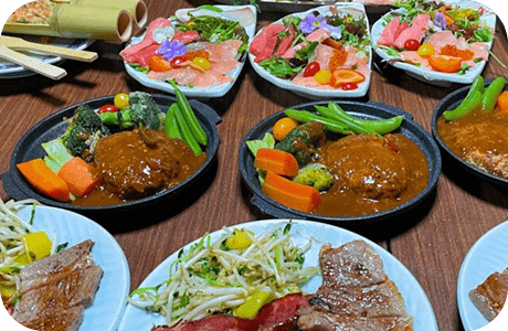 ボリューム満点の食事